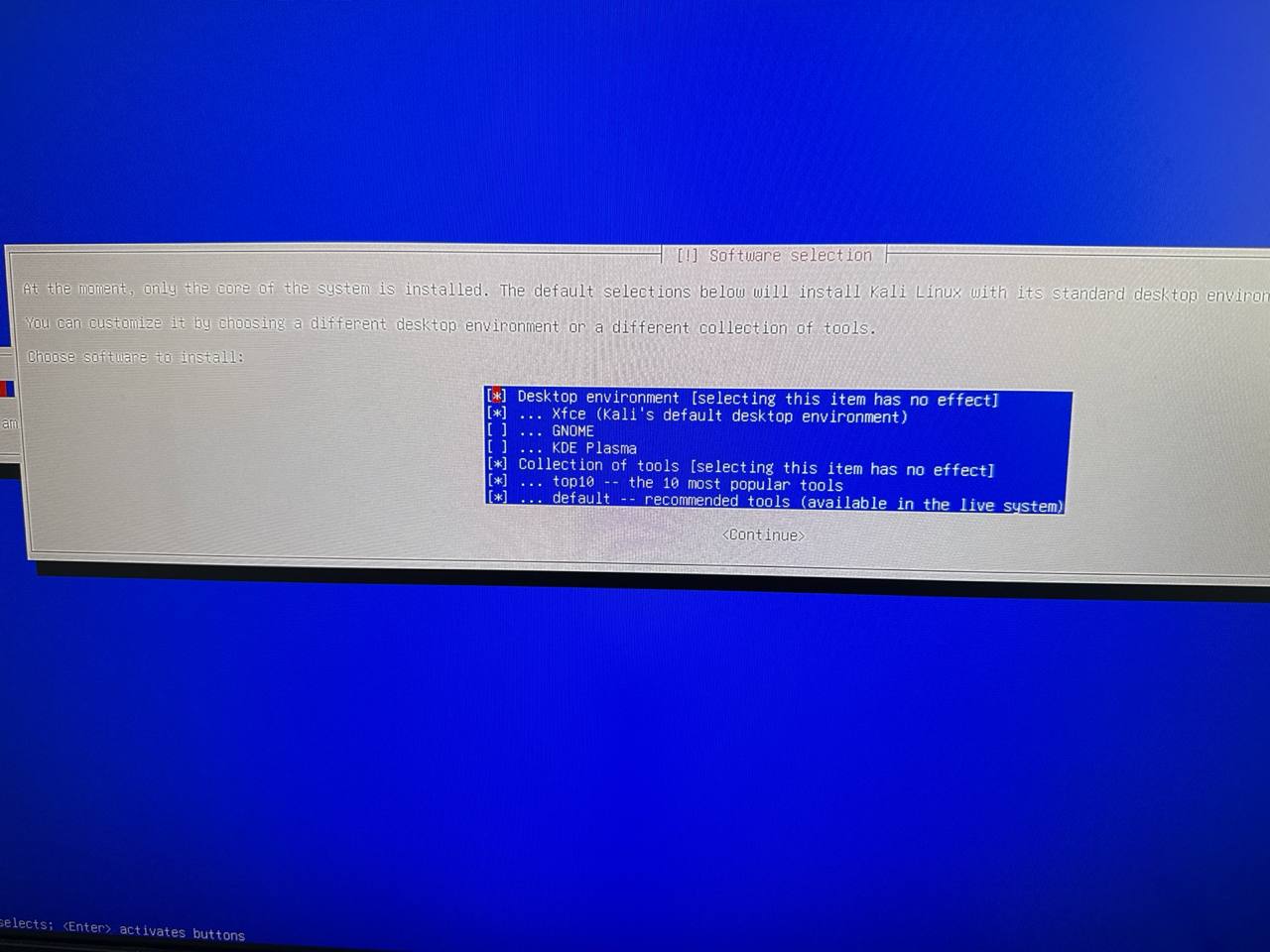 Kali software selection screen with Xfce, top-10, and default tools selected